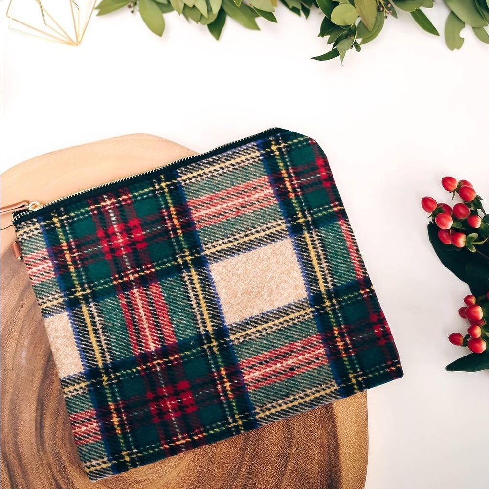 Woven Plaid Zip Clutch - Trendy Seasonal Bag - Picture 2 of 6